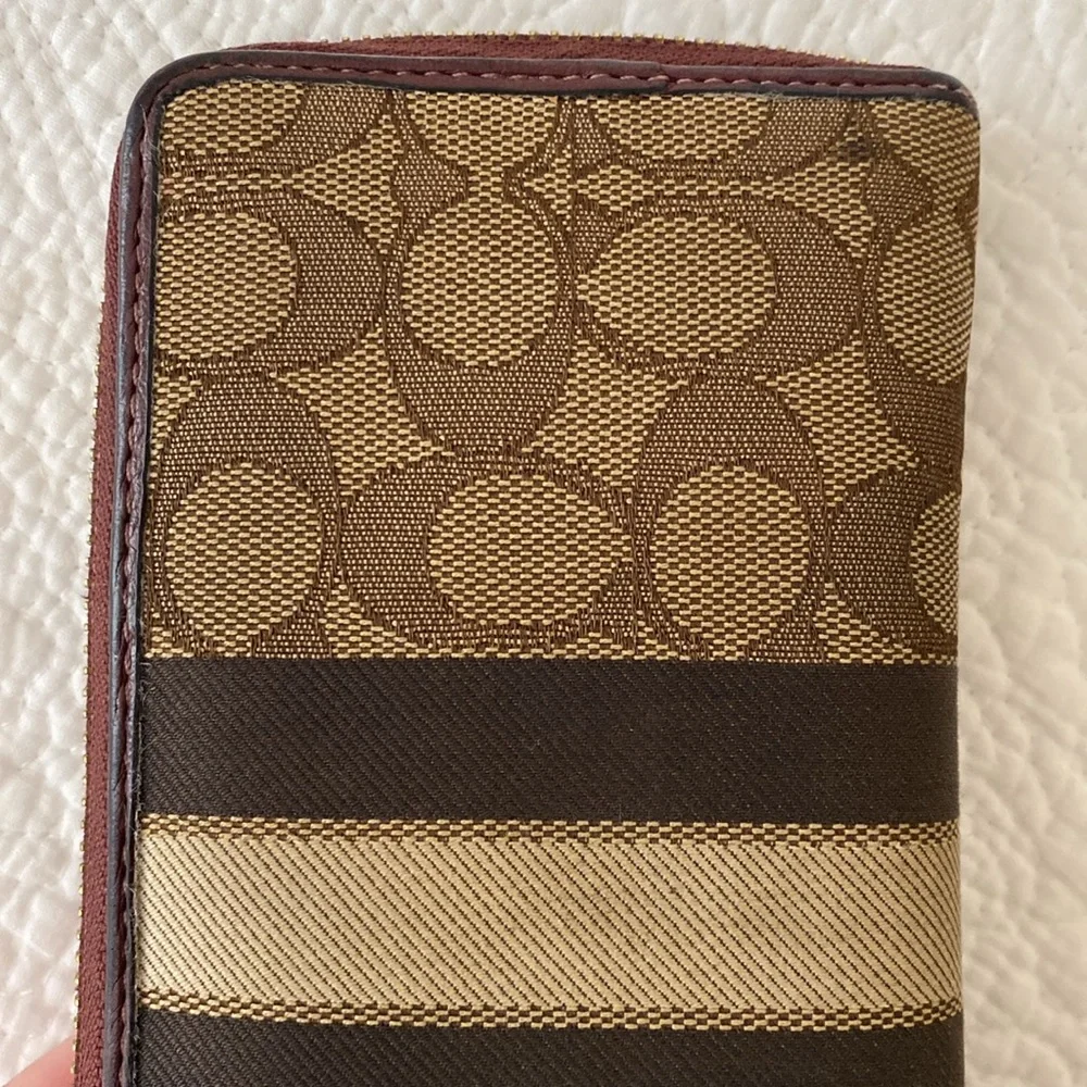 Coach Signature Jacquard With Stripe Accordion Zip Wallet — America’s Original - Picture 14 of 17